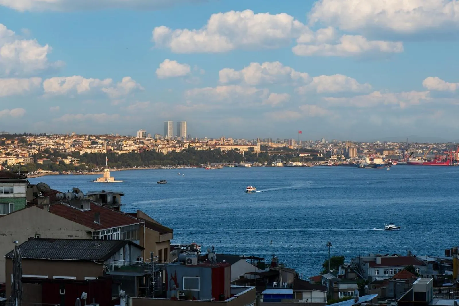 The Maiden Tower From Your Bedroom Romantic View, In Taksim Square اسطنبول