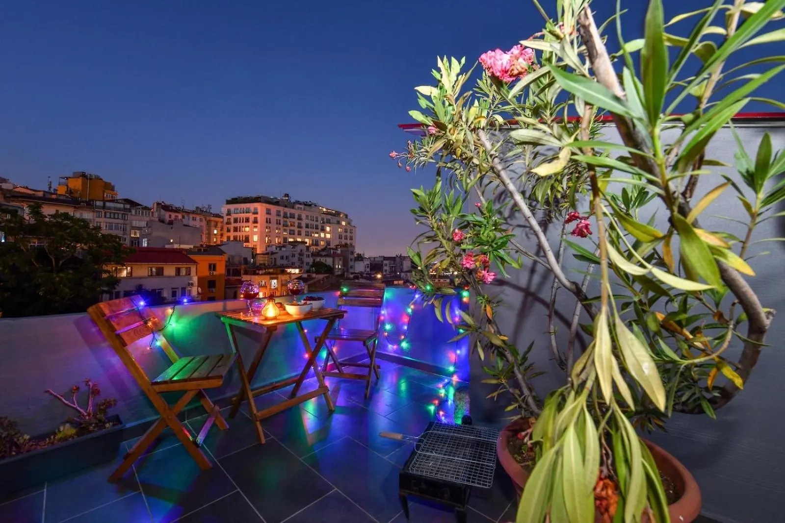 The Maiden Tower From Your Bedroom Romantic View, In Taksim Square اسطنبول 0*,