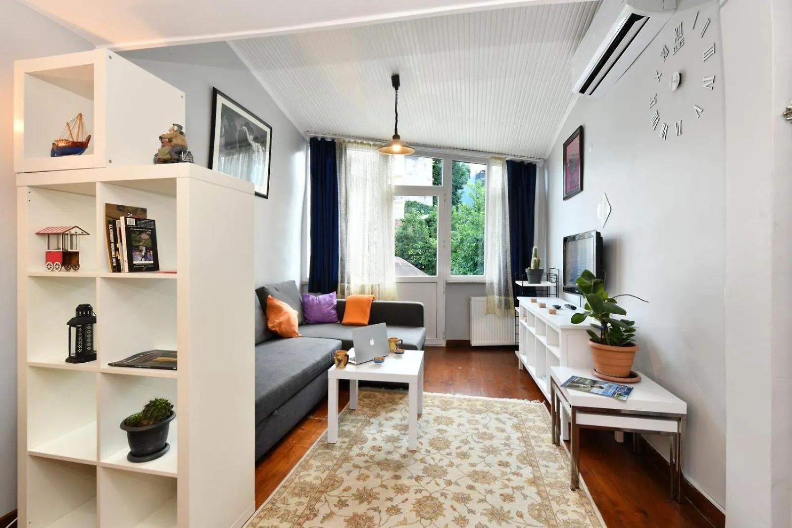 The Maiden Tower From Your Bedroom Romantic View, In Taksim Square اسطنبول تركيا