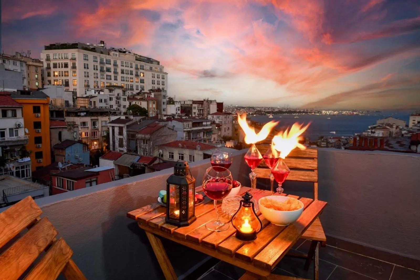The Maiden Tower From Your Bedroom Romantic View, In Taksim Square اسطنبول شقة