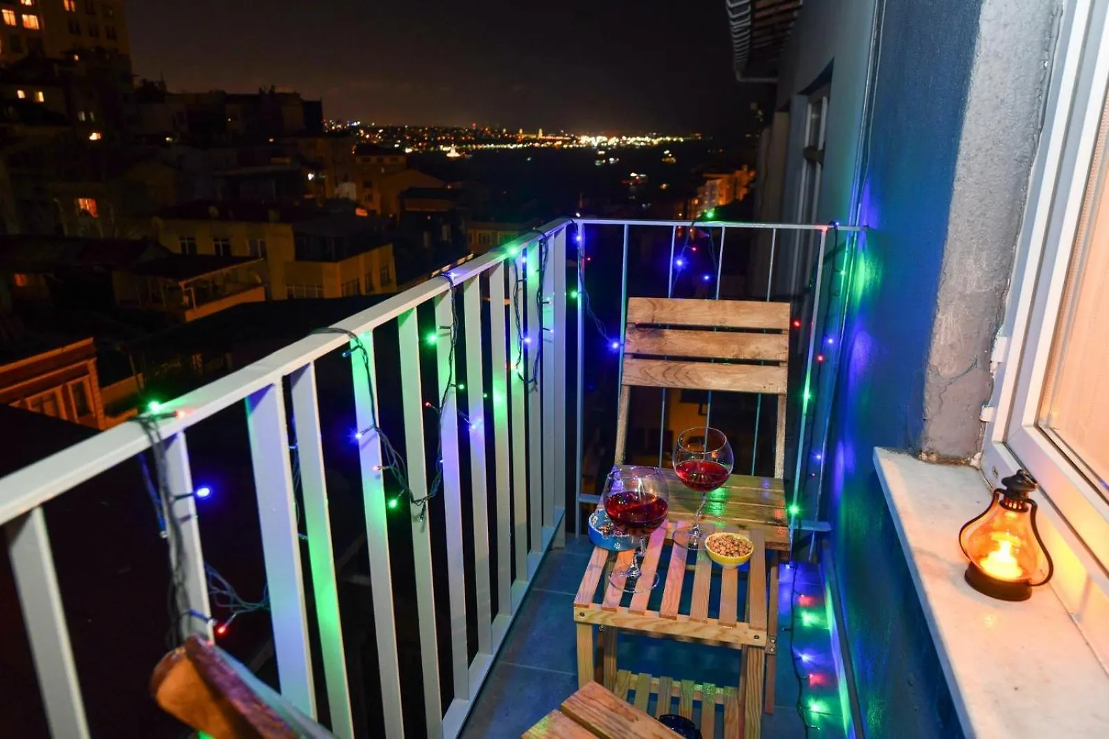 Apartment The Maiden Tower From Your Bedroom Romantic View, In Taksim Square Istanbul